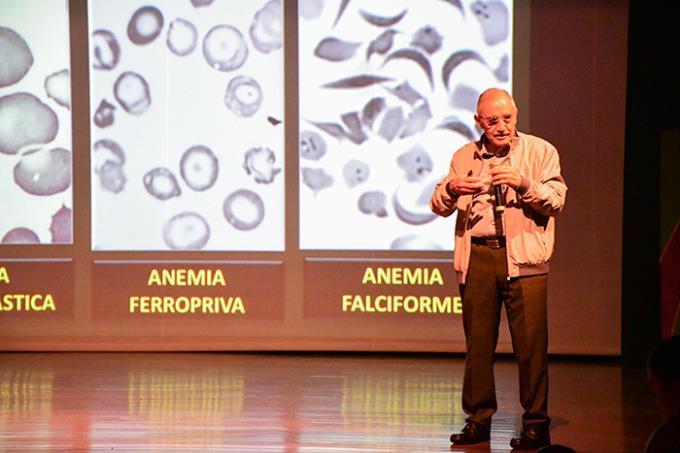 Amplo mercado do biomédico é destaque em eventos acadêmicos