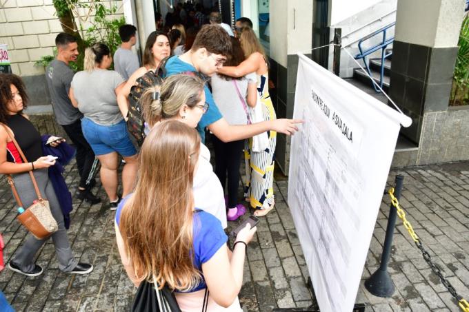 Em Guarujá, processo seletivo ocorreu no colégio Adélia Camargo Corrêa