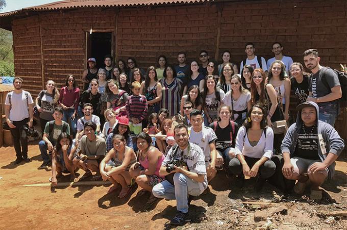 Estudantes de Arquitetura e Urbanismo na aldeia Tekoa Pyau, no Pico do Jaraguá