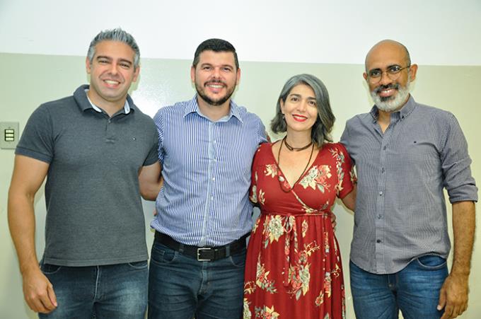 Franco com o orientador Francisco e os avaliadores Renata e Anjos
