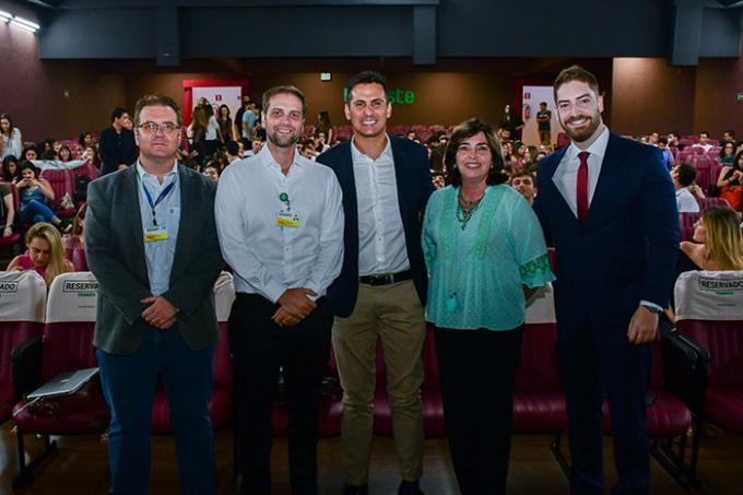 Fernando Valejo, Denis Colnago e Gustavo Herbella falaram sobre defesa médica no primeiro dia; na foto com Gabriel Carapeba e Cláudia Alessi