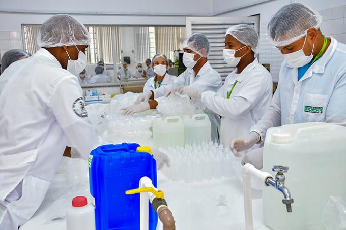 Laboratórios de Tecnologia Farmacêutica e laboratório de Saneantes e Domissanitário estão envolvidos 