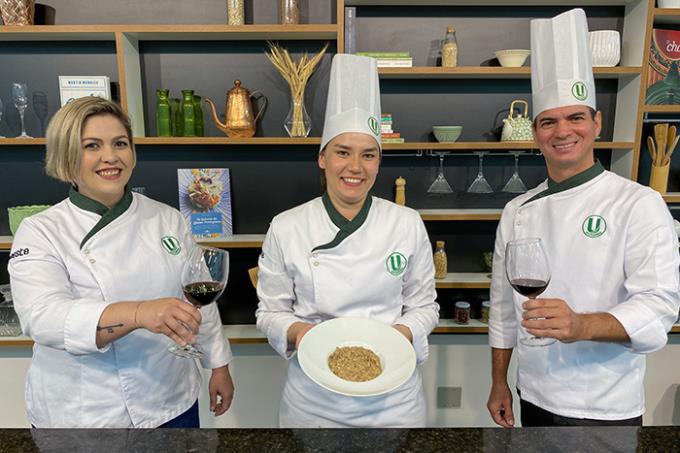 Professores da Gastronomia Mariane Sato, Maíra Rodrigues e Fábio Almeida