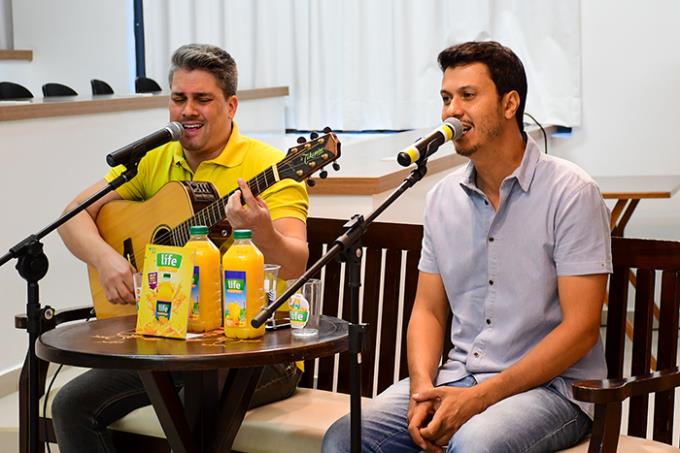 Live solidária une música, drinks e comida de boteco