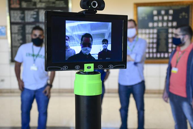 Covid-19: robô traz mais segurança em atendimento de saúde