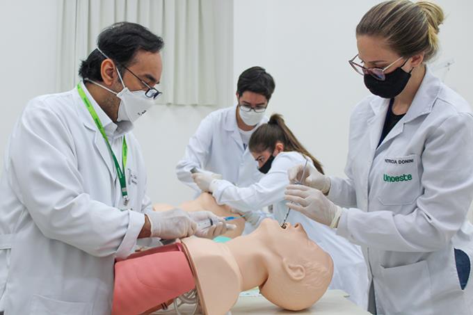 Bolsas de 100% e 50% são ofertadas para Medicina Jaú