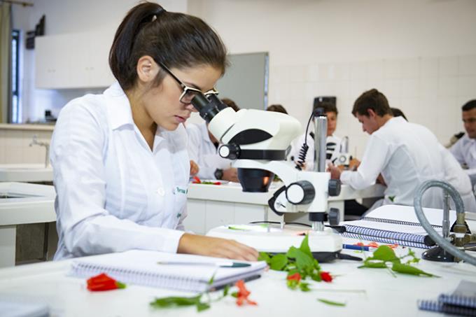 Ciências Biológicas atende novas demandas de mercado