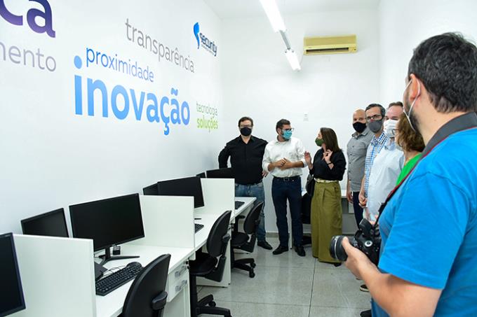 Empresas se instalam na Unoeste para recrutar alunos da Fipp