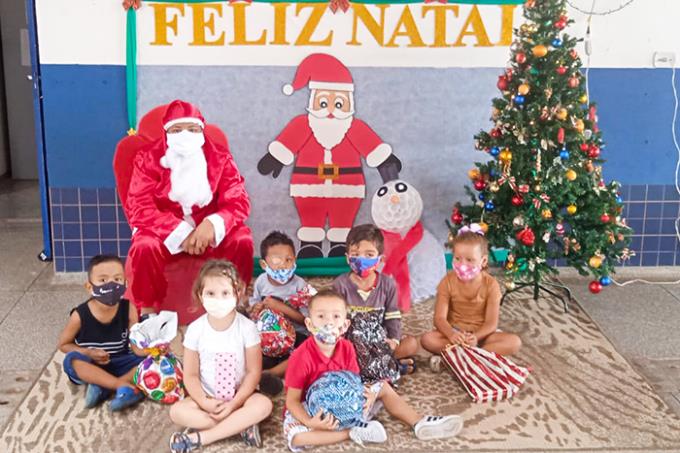 Mais de 200 crianças ganham brinquedos em ação solidária - Unoeste Mais de 200 crianças ganham brinquedos em ação solidária - Unoeste