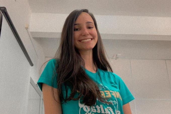 Aluna da Enfermagem faz intercâmbio em instituto de Portugal