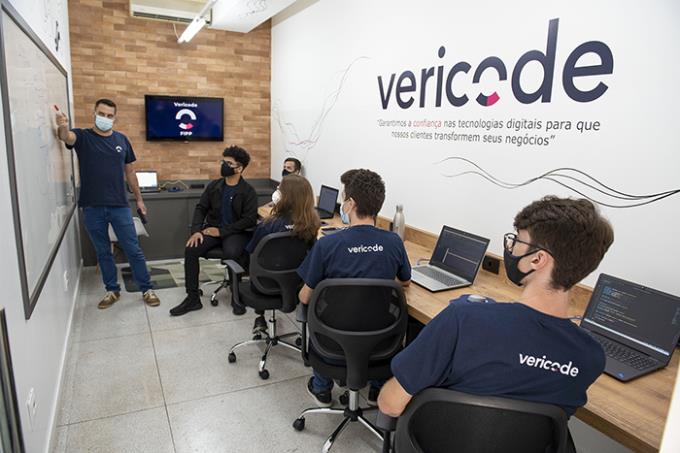 Universidade e mercado: dupla conquista para alunos de TI