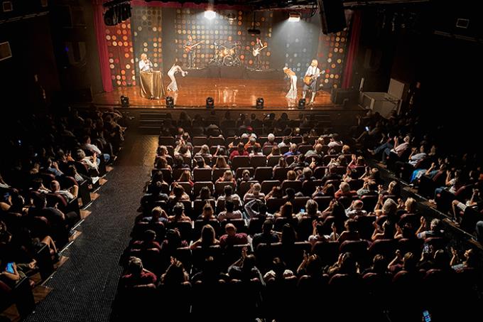 Teatro César Cava recebe grandes espetáculos nacionais