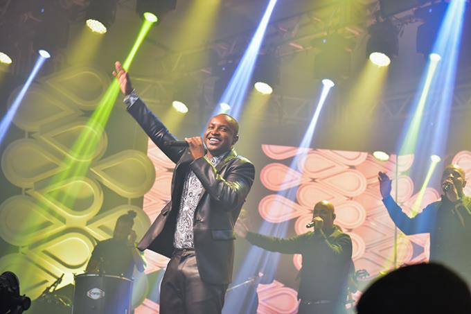 Caraca, Muleke! Thiaguinho abre turnê com show na Unoeste
