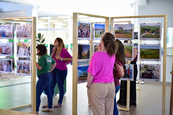 Exposição “50 anos Unoeste” chega ao campus de Jaú