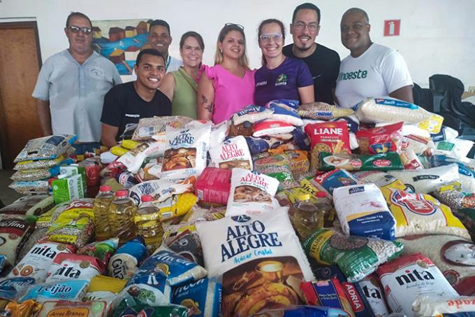 Ações arrecadam e doam 397 kg de alimentos não perecíveis