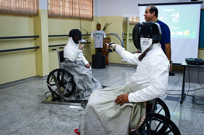 Está aberta a oportunidade para esgrima em cadeira de rodas