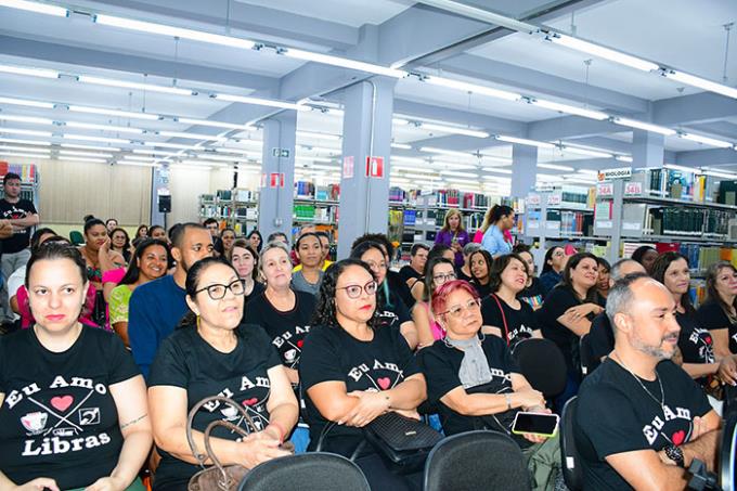 Encontro põe Libras em relevo no contexto escolar e social