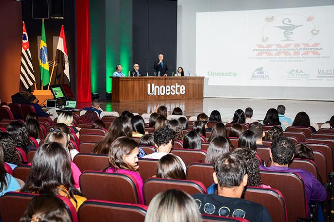 Jornada Farmacêutica discute as dimensões da profissão