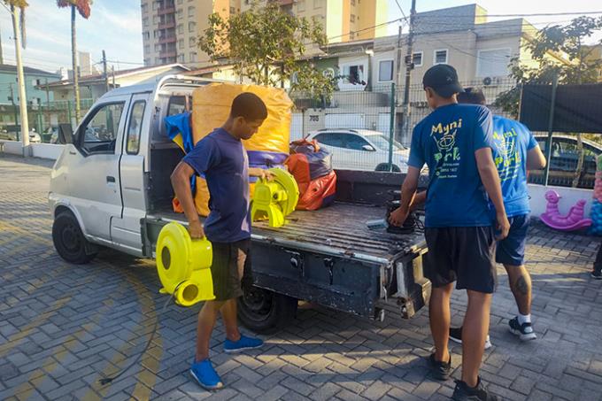Estrutura é instalada para o evento de saúde neste sábado
