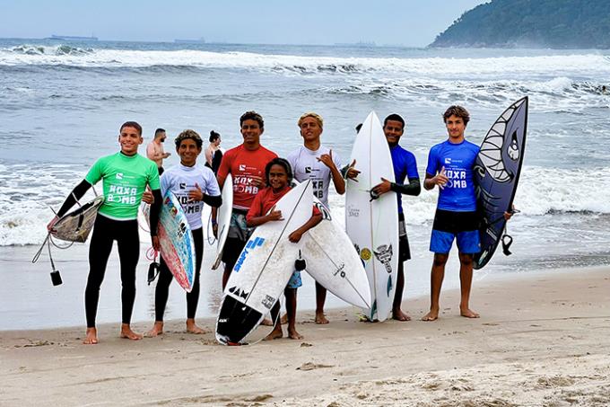 Circuito Estudantil Koxa Bomb de Surf é realizado em Guarujá