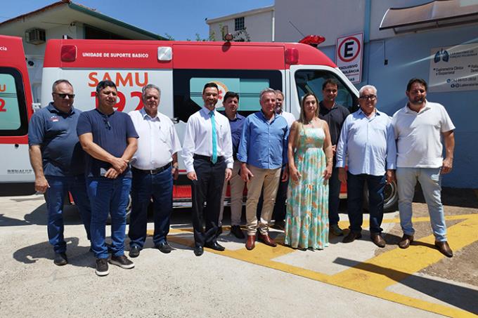 Unoeste entrega ambulância nova e equipada ao Samu de Jaú