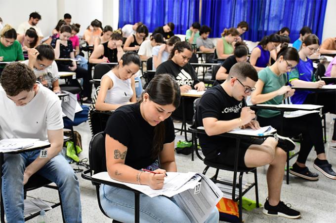 Vestibular de Medicina atrai candidatos de várias cidades