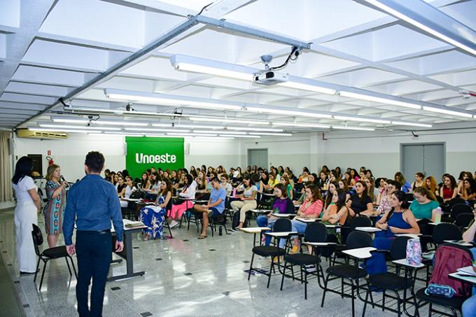 Leia no Leito capacita mais de 250 alunos para voluntariado