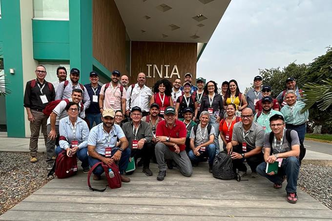 Comitiva brasileira no Instituto Nacional de Inovação Agrária