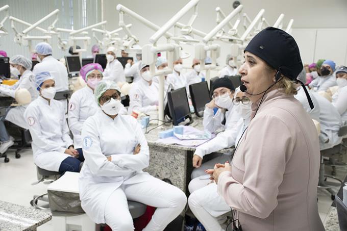 Odonto: alunos são treinados para combater cárie em escolas