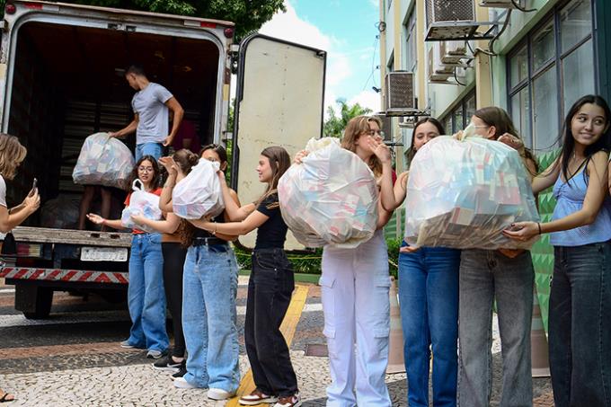 Medicina arrecada mais de 5 mil amostras de medicamentos