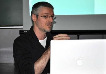 Designer Maurício Trentin ministra palestra