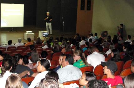 Professores da Unoeste palestram em evento da Etec