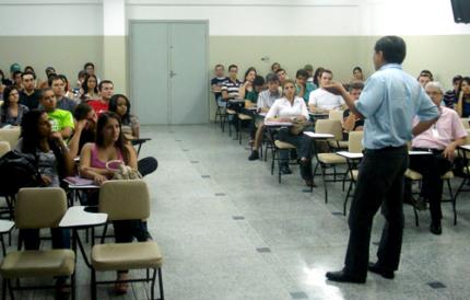 Atividade na Gestão Comercial integra alunos e egressos