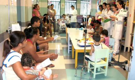 Nutrição apresenta teatro para crianças no HR