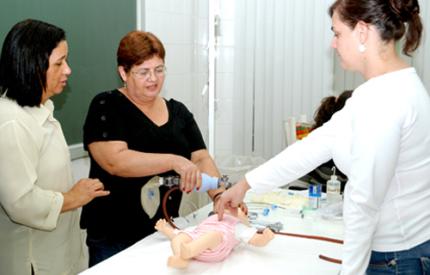 Enfermagem oferece treinamento para auxiliares e técnicos