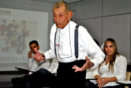 Aluno da Facopp de 76 anos emociona em banca de TCC