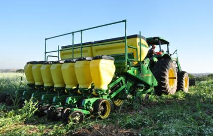 Agronomia adquire moderno equipamento para plantio direto