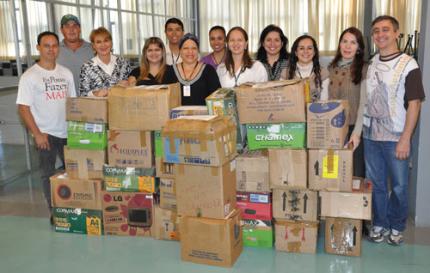 Biblioteca doa cerca de 5 mil exemplares de livros