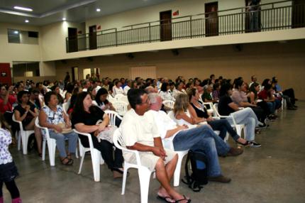 “Entre Luzias” reúne 200 pessoas em lançamento