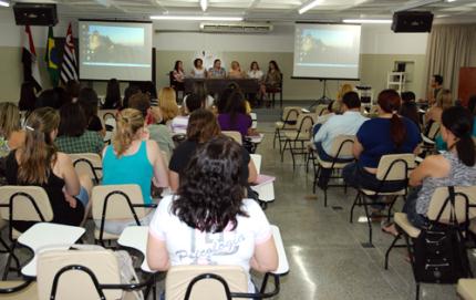 Mesa redonda abre atividades da Jornada de Psicologia