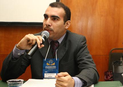 Tese de professor de Direito é aprovada em congresso