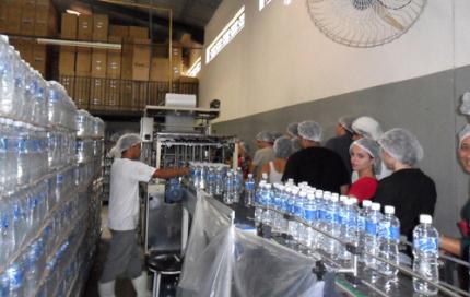 Visita à Água Santa Inês mostra processo industrial a alunos