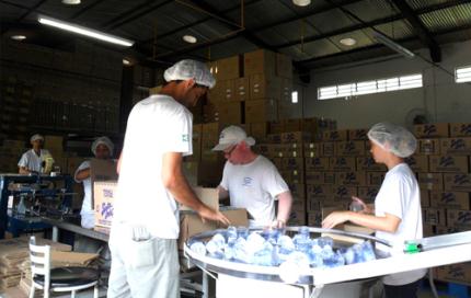 Visita à Água Santa Inês mostra processo industrial a alunos