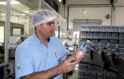 Visita à Água Santa Inês mostra processo industrial a alunos
