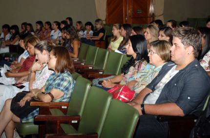 Profissionais e alunos são orientados sobre doenças da voz