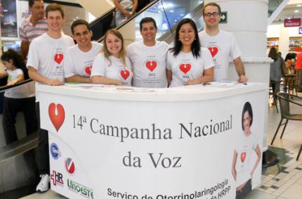 Profissionais e alunos são orientados sobre doenças da voz