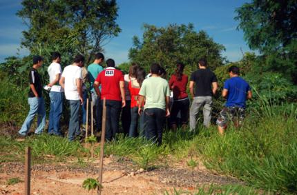 Alunos de Ambiental visitam APPs para complementar ensino