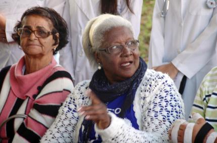 Mulher de 72 anos recupera ânimo em projeto no Brasil Novo