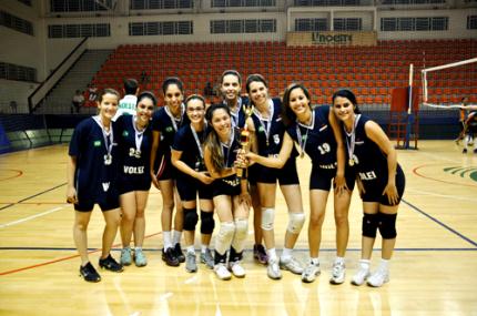 Intercursos: Engenharia Civil é ouro no vôlei feminino