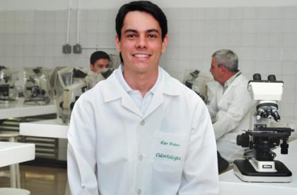 Odonto ganha bolsa da Fapesp e aluno é aprovado em mestrado